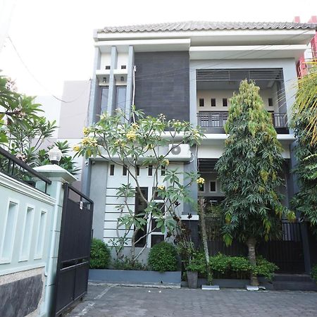 Oyo Life 93045 Kost Putra Bu Ketut Hotel Lumajang Exterior photo